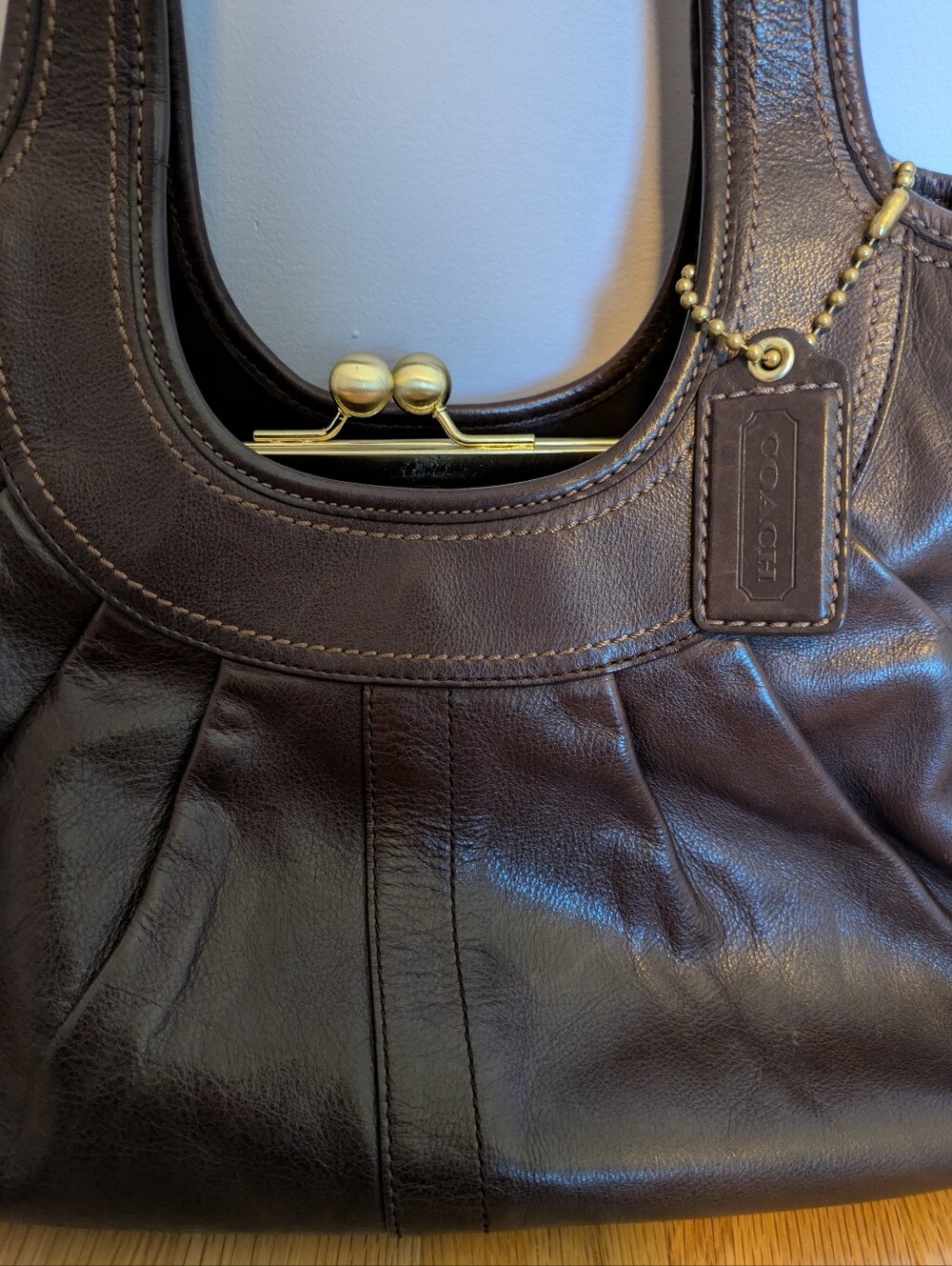 Coach Leather Kisslock Purse. - Picture 2 of 12